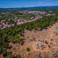 Brdo ukazanja u Međugorju snimljeno dronom