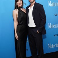 Dakota Johnson i Chris Evans