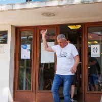 Miro Bulj s kamionima smeća ispred zgrade Splitsko-dalmatinske županije