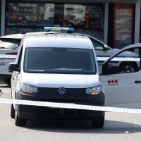 Šibenik: Policijski očevid na mjestu gdje je došlo do pucnja vatrenim oružjem u službenom vozilu