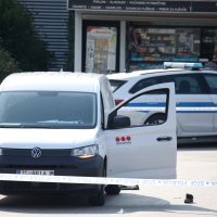 Šibenik: Policijski očevid na mjestu gdje je došlo do pucnja vatrenim oružjem u službenom vozilu