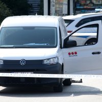 Šibenik: Policijski očevid na mjestu gdje je došlo do pucnja vatrenim oružjem u službenom vozilu