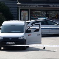 Šibenik: Policijski očevid na mjestu gdje je došlo do pucnja vatrenim oružjem u službenom vozilu