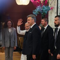 Službena večera za Modija u hotelu Esplanade