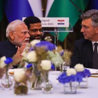 Službena večera za Modija u hotelu Esplanade