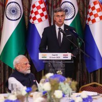 Službena večera za Modija u hotelu Esplanade