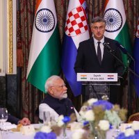 Službena večera za Modija u hotelu Esplanade