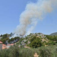 Buknuo požar na Velikom Brdu kod Makarske