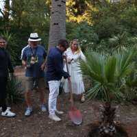 Dragan Bjelogrlić_sadnja palme_Dino Avdić