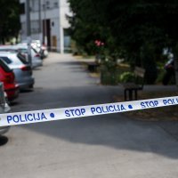Policija provodi očevid nakon pada žene sa zgrade