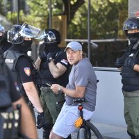 Policija privela muškarca koji je uzviknuo Pumpaj