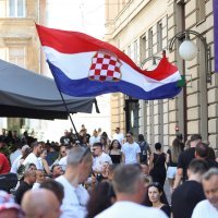 Atmosfera na dan koncerta Thompsona na Trgu bana Jelačića