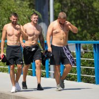 Tisuće fanova Thompsona prolazi Mostom slobode koji je zatvoren za promet