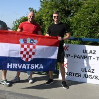 Obožavatelji u fan zonama ispred Hipodroma