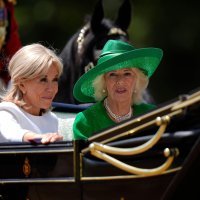 Brigitte Macron i kraljica Camilla u kočiji