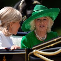 Brigitte Macron i kraljica Camilla u kočiji