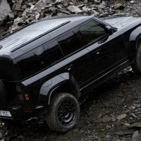 Land Rover Defender OCTA Black