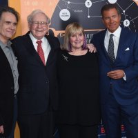 Peter Buffett, Warren Buffett i Susie Buffett, Richard Plepler
