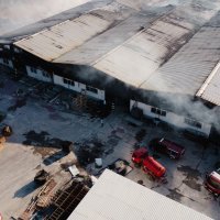 U požaru u Mostaru izgorjele tri hale tvrtke Interkomerc