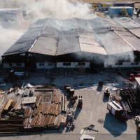 U požaru u Mostaru izgorjele tri hale tvrtke Interkomerc