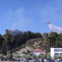 Požar u Podstrani, dignut je kanader