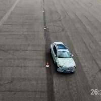 Ola Källenius s voditeljicom Sarah Harman testira potpuno novi električni GLC