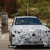 Ola Källenius s voditeljicom Sarah Harman testira potpuno novi električni GLC