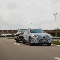 Ola Källenius s voditeljicom Sarah Harman testira potpuno novi električni GLC