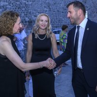 Nina Obuljen Koržinek, Tomislav Šuta i supruga Matilda Šuta