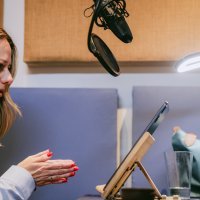 Jelena Veljača čita Olju Knežević