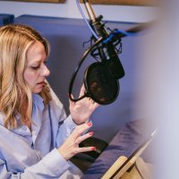 Jelena Veljača čita Olju Knežević