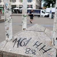 Nacistički simboli na Trgu bana Jelačića