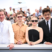 Wes Anderson, Michael Cera, Mia Threapleton i Benicio Del Toro