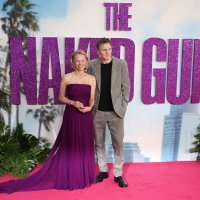 Pamela Anderson i Liam Neeson