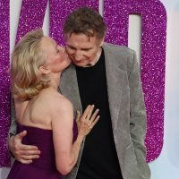 Pamela Anderson i Liam Neeson