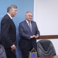 Premijer Plenković na potpisivanju ugovora u splitsko-dalmatinskoj županiji
