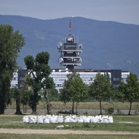 Radovi na uklanjanju pozornice nakon Thompsonovog koncerta