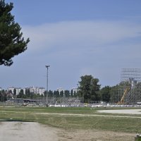 Radovi na uklanjanju pozornice nakon Thompsonovog koncerta