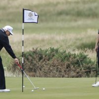 Donald Trump igra golf na svom terenu Turnberry u Škotskoj