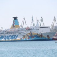 Uplovljavanje broda s azbestom Moby Drea u splitski škver