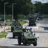 Vojni mimohod u Zagrebu: Izlazak vozila iz vojarne '1. gardijske brigade Tigrovi - Croatia'