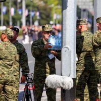 Okupljanje uzvanika uoči početka vojnog mimohoda