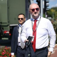 Okupljanje uzvanika uoči početka vojnog mimohoda