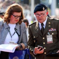 Okupljanje uzvanika uoči početka vojnog mimohoda