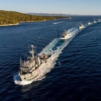 Pogled iz zraka na Hrvatsku ratnu mornaricu koja izvodi vježbu za vojni Mimohod 2025.