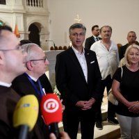 Državni vrh na molitvi u svetištu Gospe Sinjske