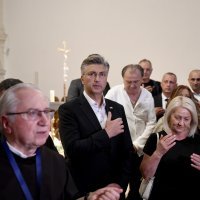 Državni vrh na molitvi u svetištu Gospe Sinjske