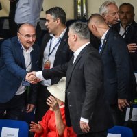 Visoki državni uzvanici u VIP loži 310. Sinjske alke koja je odgođena