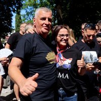 Gradonačelnik Sinja Miro Bulj fotografirao se s obožavateljima Thompsona