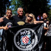 Gradonačelnik Sinja Miro Bulj fotografirao se s obožavateljima Thompsona